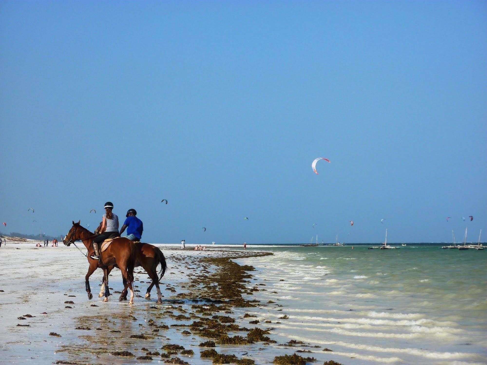 Lantana Galu Beach Diani Beach Zewnętrze zdjęcie